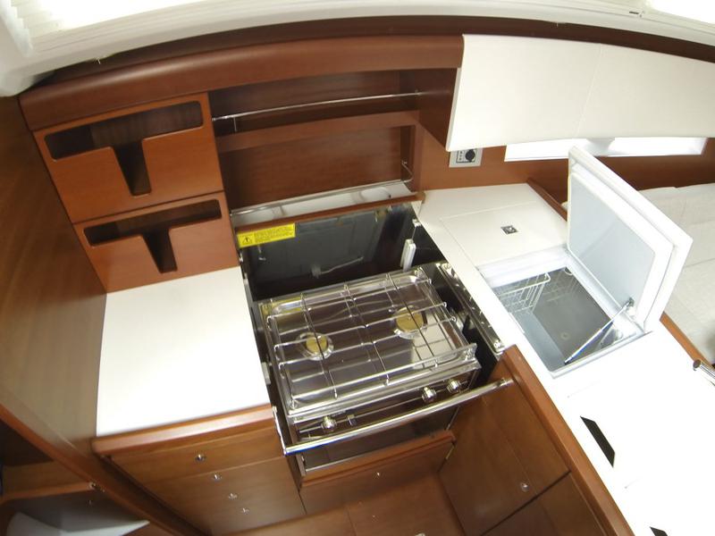 Book yachts online - sailboat - Grand Soleil 39 - Ziggy (Sails 2019) - rent