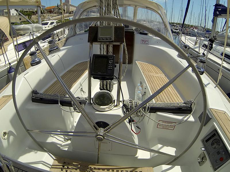 Book yachts online - sailboat - Grand Soleil 40 - Šjor (Main sail 2016, Genoa 2018) - rent