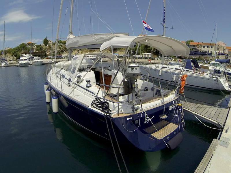 Book yachts online - sailboat - Grand Soleil 40 - Šjor (Main sail 2016, Genoa 2018) - rent