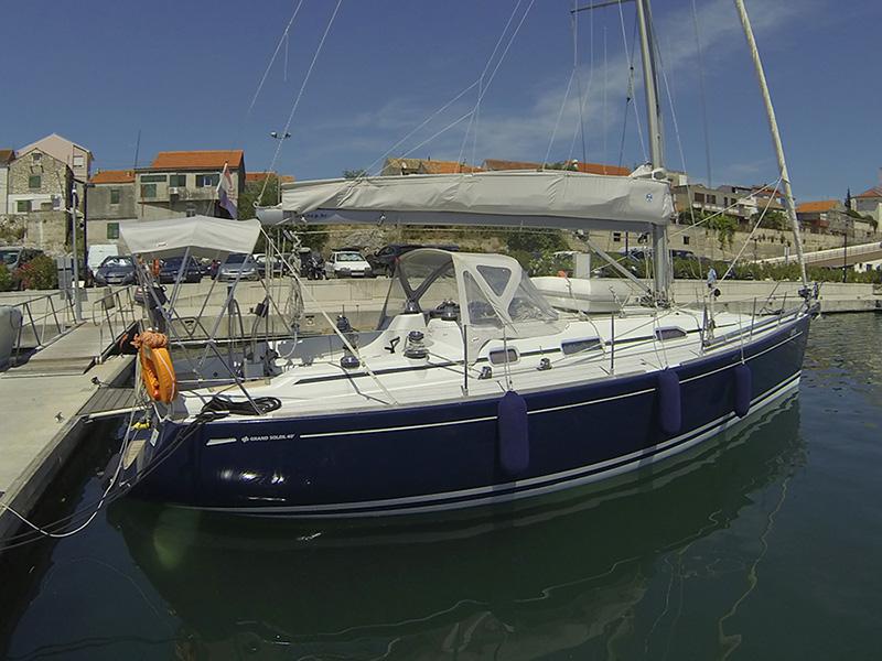 Book yachts online - sailboat - Grand Soleil 40 - Šjor (Main sail 2016, Genoa 2018) - rent