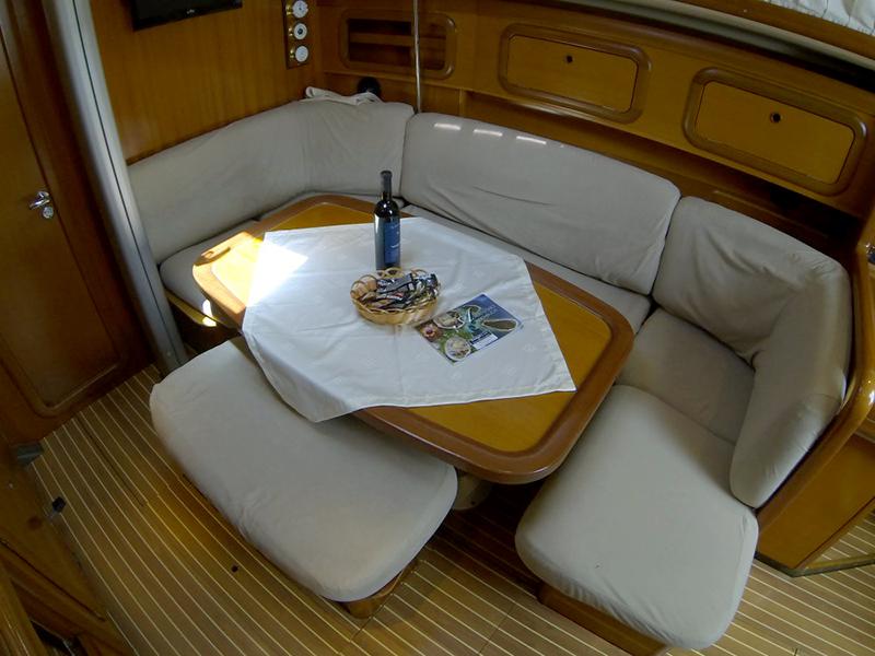 Book yachts online - sailboat - Grand Soleil 40 - Šjor (Main sail 2016, Genoa 2018) - rent