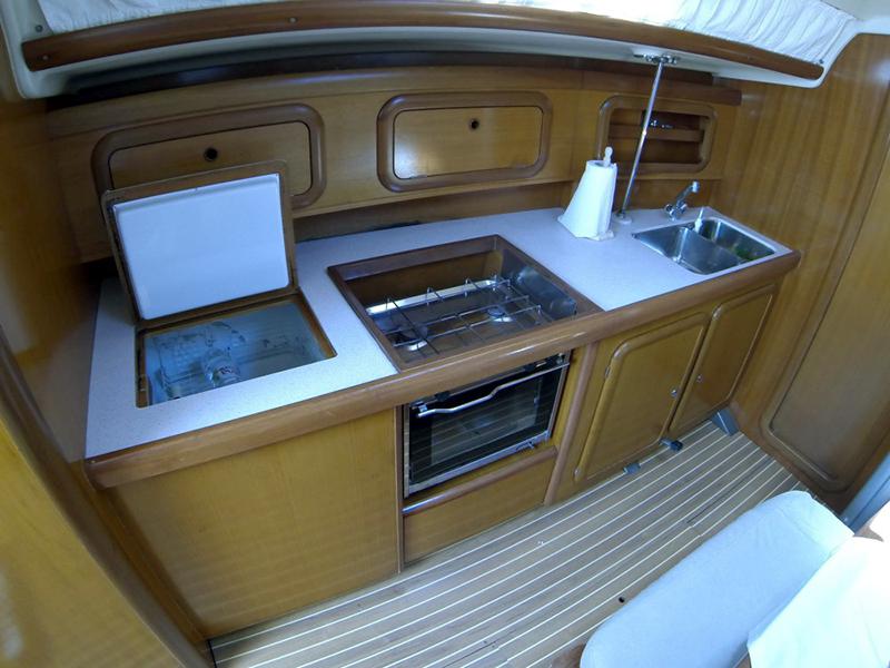 Book yachts online - sailboat - Grand Soleil 40 - Šjor (Main sail 2016, Genoa 2018) - rent