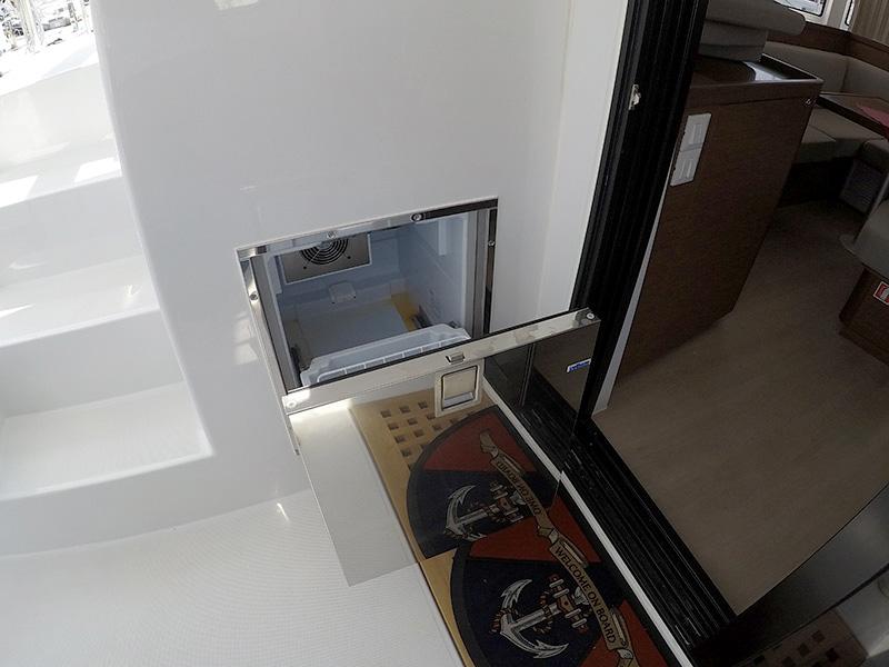 Book yachts online - catamaran - Lagoon 42 - Albion (AC + generator) - rent