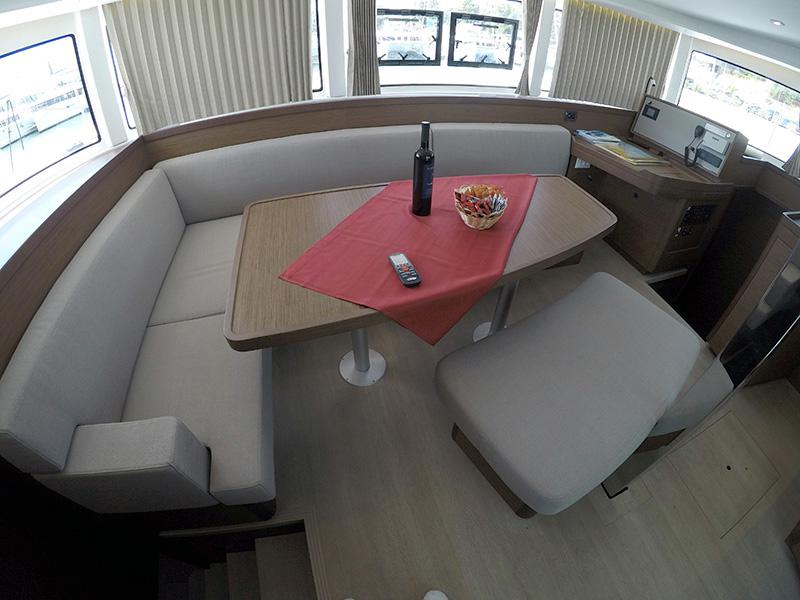 Book yachts online - catamaran - Lagoon 42 - Albion (AC + generator) - rent