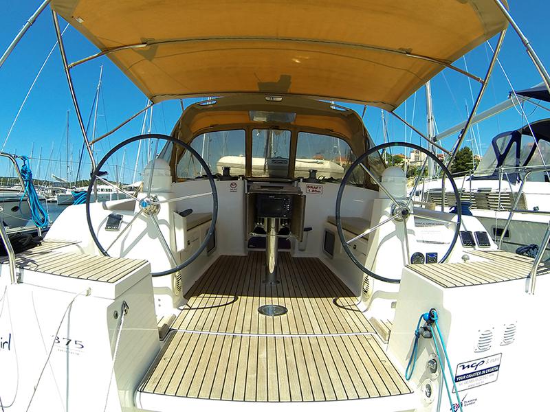 Book yachts online - sailboat - Dufour 375 GL - China girl (Bowthruster, full teak deck, sails 2018) - rent