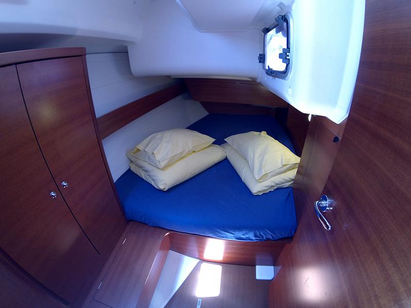 Book yachts online - sailboat - Dufour 375 GL - China girl (Bowthruster, full teak deck, sails 2018) - rent