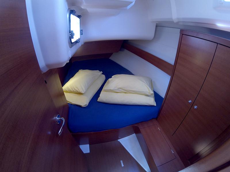 Book yachts online - sailboat - Dufour 375 GL - China girl (Bowthruster, full teak deck, sails 2018) - rent