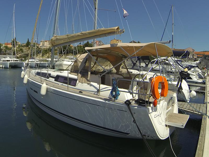 Book yachts online - sailboat - Dufour 375 GL - China girl (Bowthruster, full teak deck, sails 2018) - rent