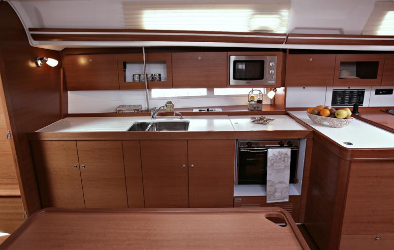 Book yachts online - sailboat - Dufour 375 GL - China girl (Bowthruster, full teak deck, sails 2018) - rent