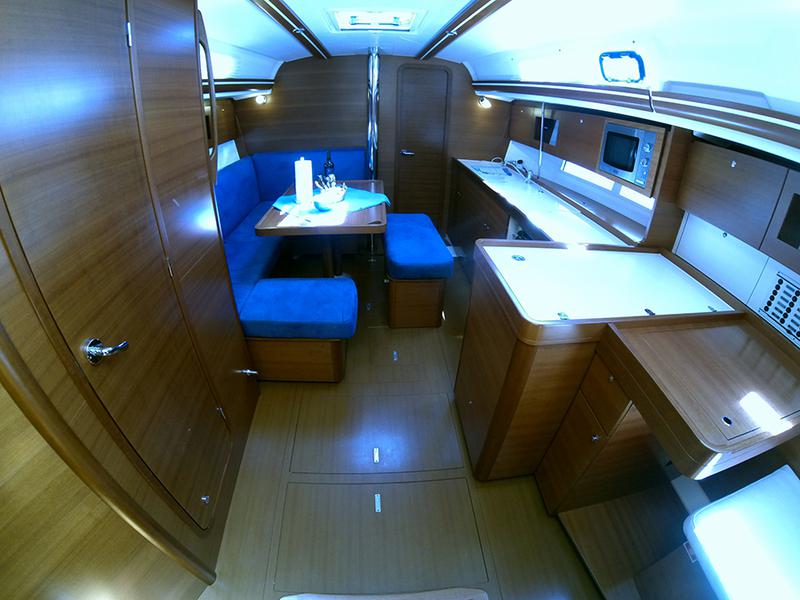 Book yachts online - sailboat - Dufour 375 GL - China girl (Bowthruster, full teak deck, sails 2018) - rent