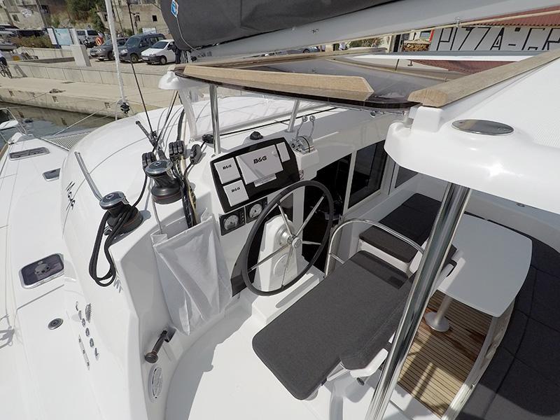 Book yachts online - catamaran - Lagoon 380 - Maya (AC + generator) - rent