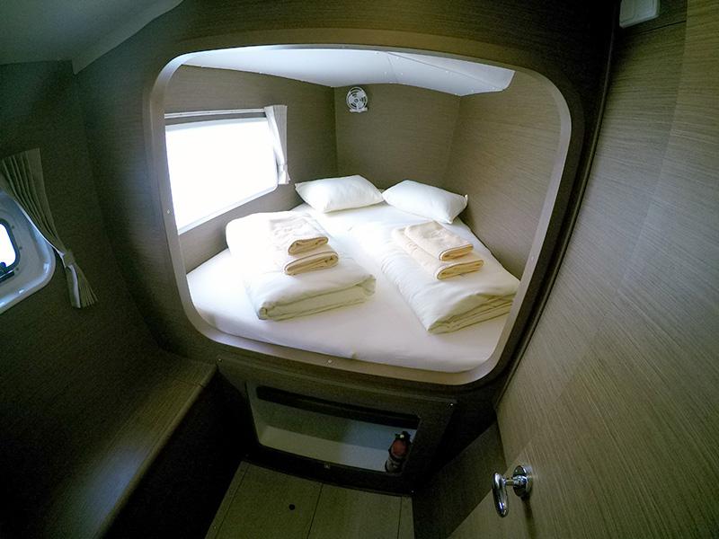Book yachts online - catamaran - Lagoon 380 - Maya (AC + generator) - rent