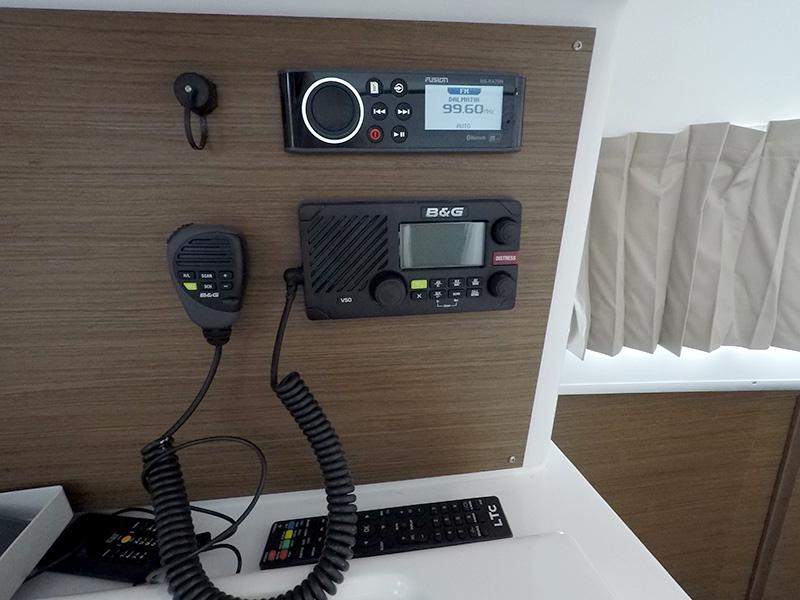 Book yachts online - catamaran - Lagoon 380 - Maya (AC + generator) - rent