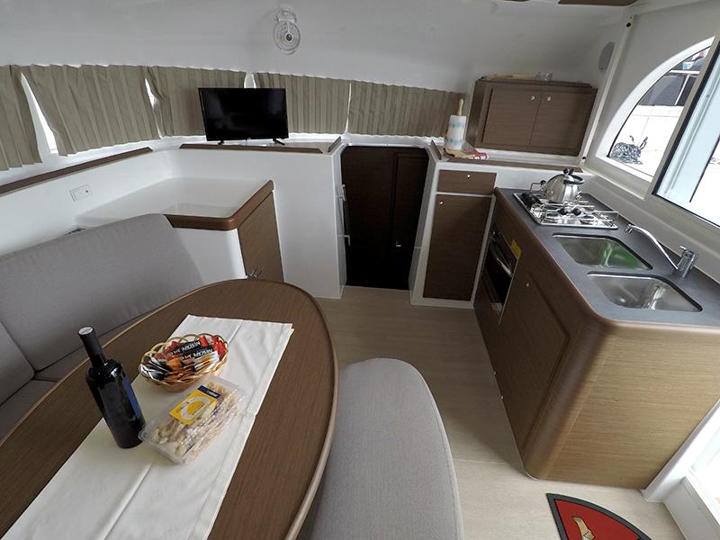 Book yachts online - catamaran - Lagoon 380 - Maya (AC + generator) - rent