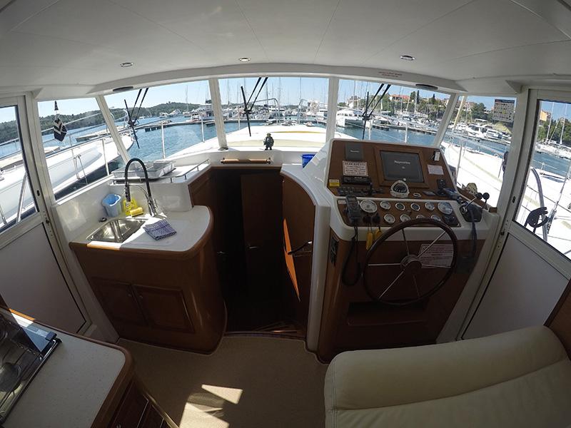 Book yachts online - motorboat - Beneteau S. Trawler 42 - Moja 3 - rent
