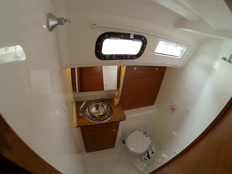 Book yachts online - sailboat - Dufour 350 GL - Luka (webasto, solar panel, additional water tank, shallow draft) - rent