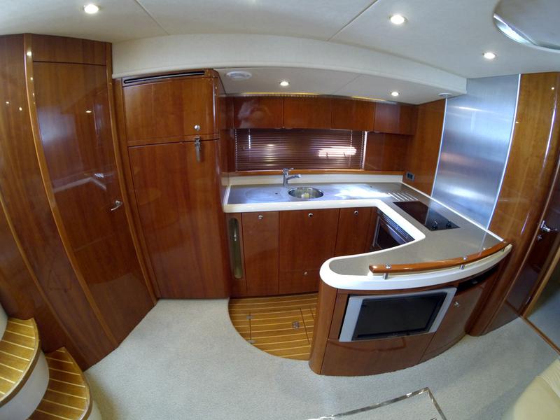 Book yachts online - motorboat - Fairline Targa 52 GT - The Blue One - rent