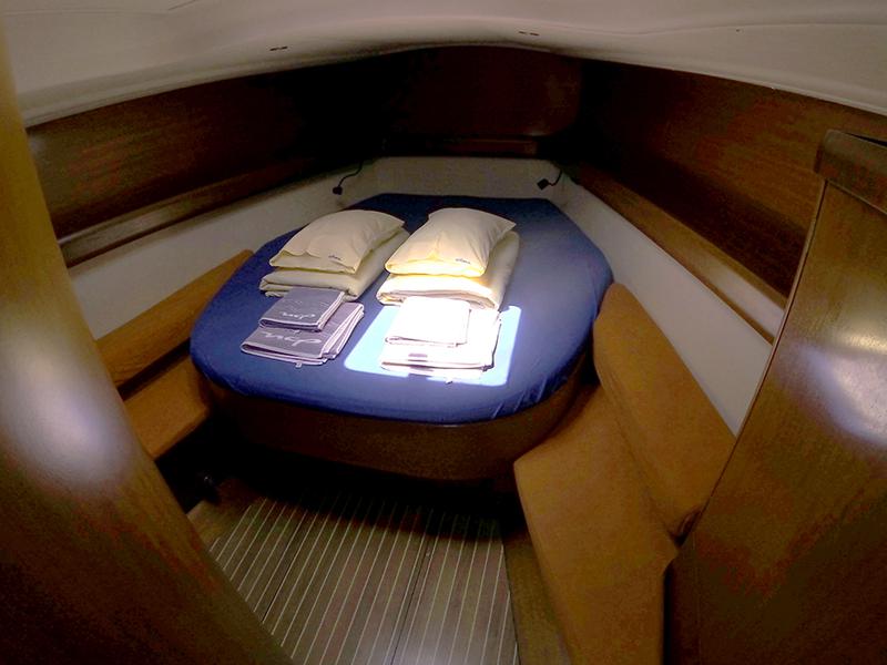 Book yachts online - sailboat - Grand Soleil 45 - Matterhorn (Sails 2019, Bowthruster) - rent