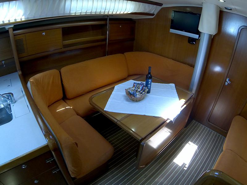 Book yachts online - sailboat - Grand Soleil 45 - Matterhorn (Sails 2019, Bowthruster) - rent