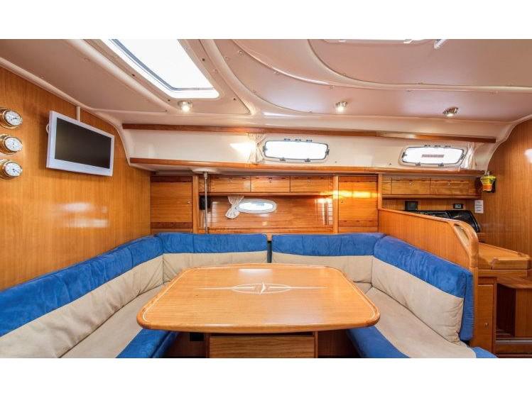 Book yachts online - sailboat - Bavaria 39 Cruiser - Xenia - rent