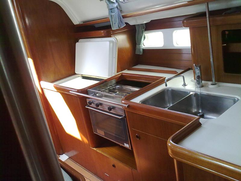 Book yachts online - sailboat - Oceanis 411-4 - Latitud 3 - rent