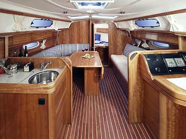 Book yachts online - sailboat - Bavaria 33 Cruiser - CATHERINE - rent