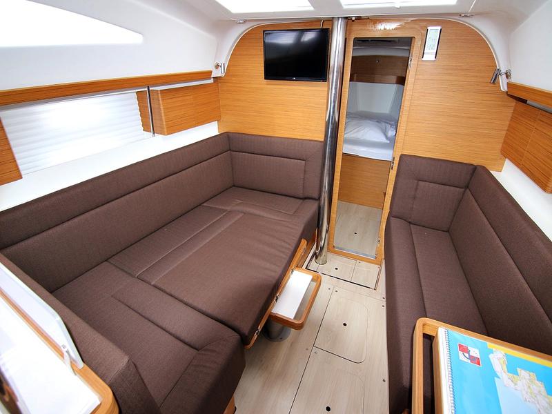 Book yachts online - sailboat - ELAN 40 Impression BT - LYRA - rent