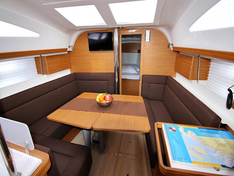 Book yachts online - sailboat - ELAN 40 Impression BT - LYRA - rent