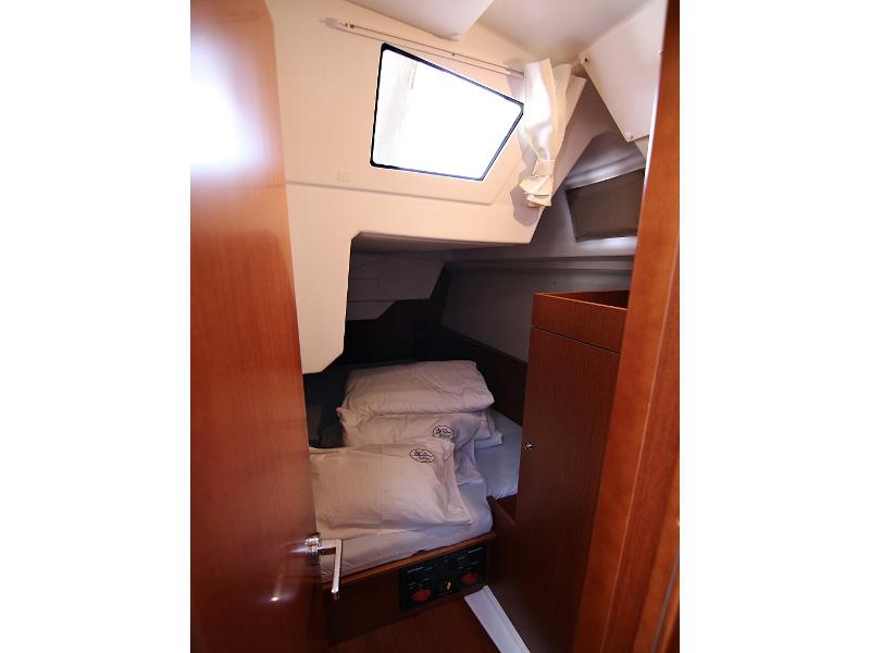 Book yachts online - sailboat - OCEANIS 38.1 BT - ELSA - rent