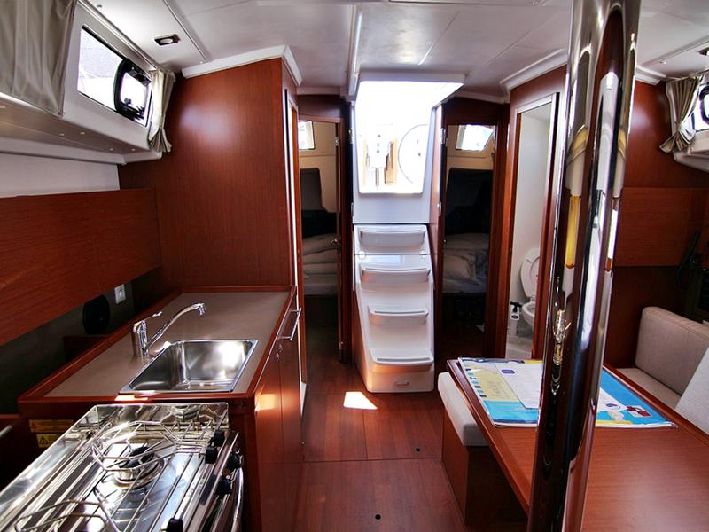 Book yachts online - sailboat - OCEANIS 38.1 BT - ARIELA  - rent