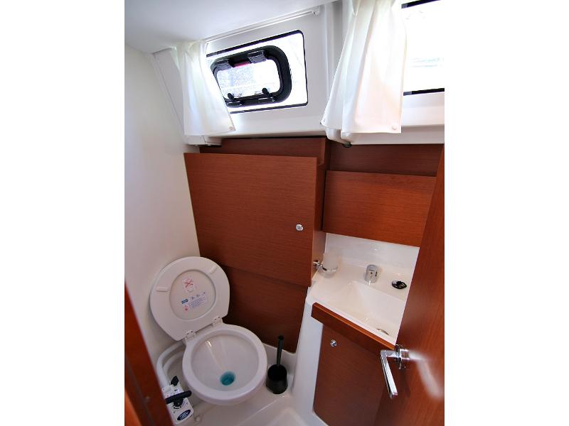 Book yachts online - sailboat - OCEANIS 38.1 BT - ARIELA  - rent