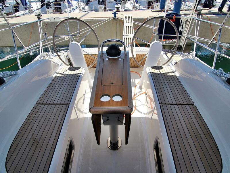 Book yachts online - sailboat - BAVARIA C 34 - BELLA - rent