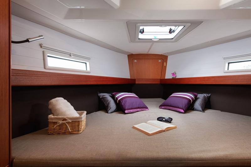 Book yachts online - sailboat - Bavaria Cruiser 41 - NINA - rent
