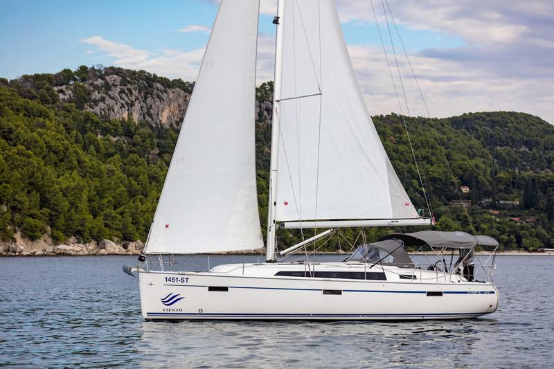 Book yachts online - sailboat - Bavaria Cruiser 41 - NINA - rent