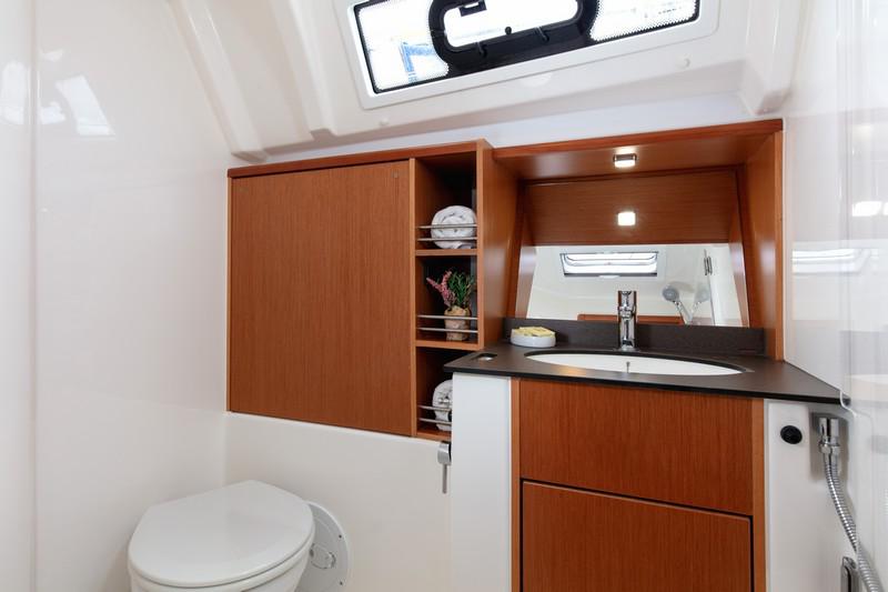 Book yachts online - sailboat - Bavaria Cruiser 41 - NINA - rent