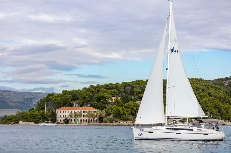 Book yachts online - sailboat - Bavaria Cruiser 41 - NINA - rent