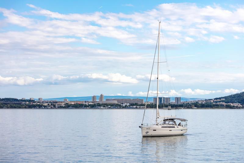 Book yachts online - sailboat - Bavaria Cruiser 41 - NINA - rent