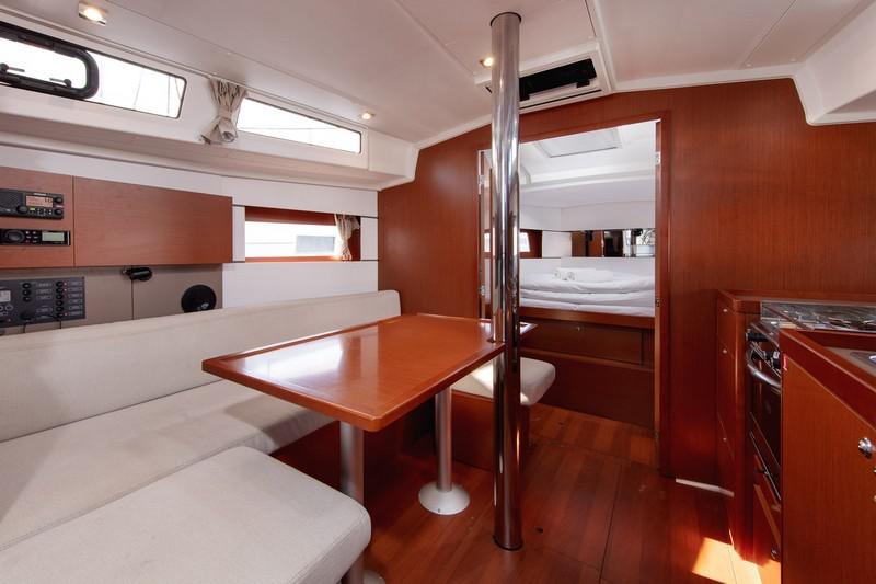 Book yachts online - sailboat - Beneteau Oceanis 38.1 - ANIMA MARIS 1 - rent