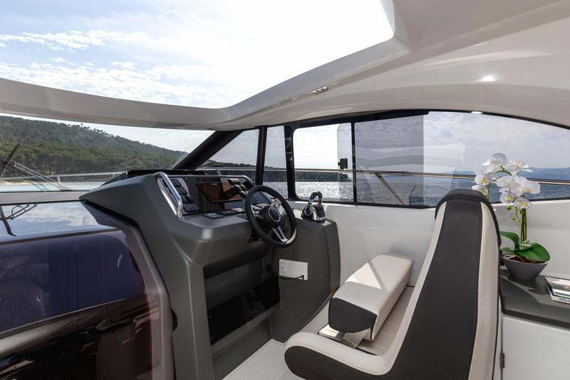 Book yachts online - motorboat - Jeanneau Leader 36 - MIHAEL - rent