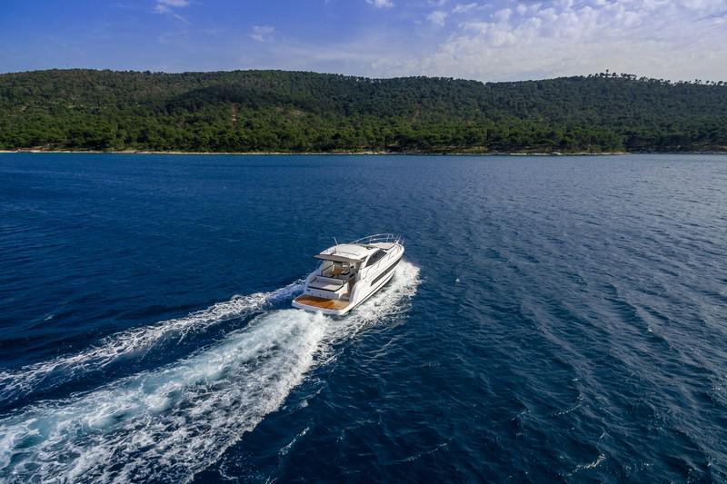 Book yachts online - motorboat - Jeanneau Leader 36 - MIHAEL - rent