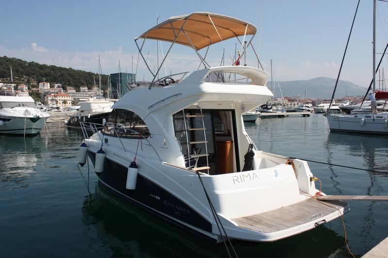 Book yachts online - motorboat - Beneteau Antares 30 Fly - RIMA - rent