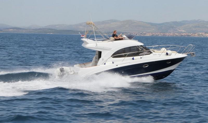 Book yachts online - motorboat - Beneteau Antares 30 Fly - RIMA - rent