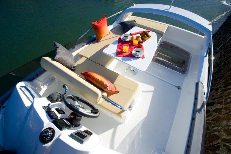 Book yachts online - motorboat - Beneteau Antares 30 Fly - RIMA - rent