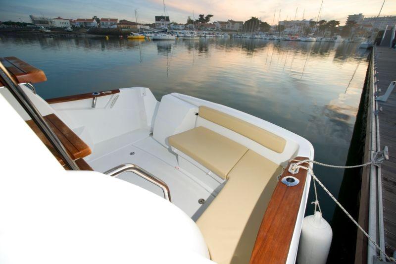 Book yachts online - motorboat - Beneteau Antares 30 Fly - RIMA - rent