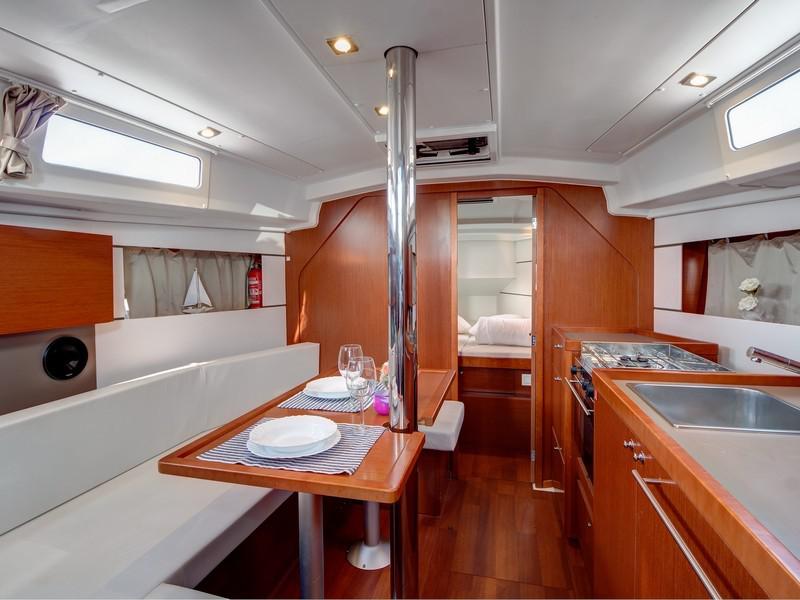 Book yachts online - sailboat - Beneteau Oceanis 35 - JEAN MICHEL - rent