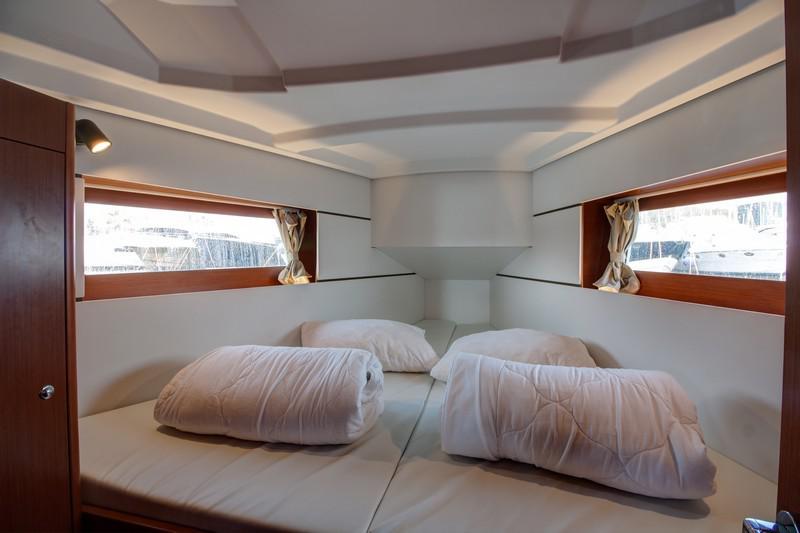 Book yachts online - sailboat - Beneteau Oceanis 35 - JEAN MICHEL - rent