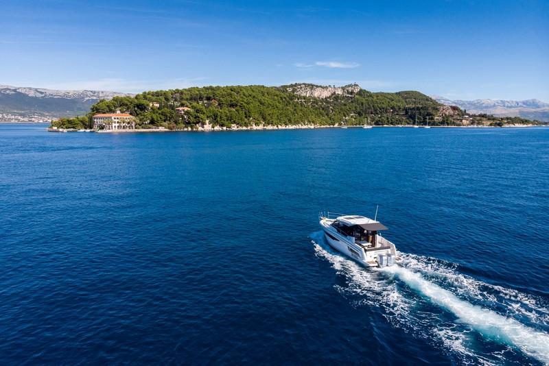 Book yachts online - motorboat - Jeanneau Merry Fisher 895 - EMANUEL - rent