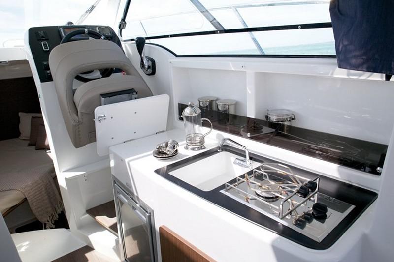 Book yachts online - motorboat - Beneteau Antares 8 OB - ZDRAVKO - rent