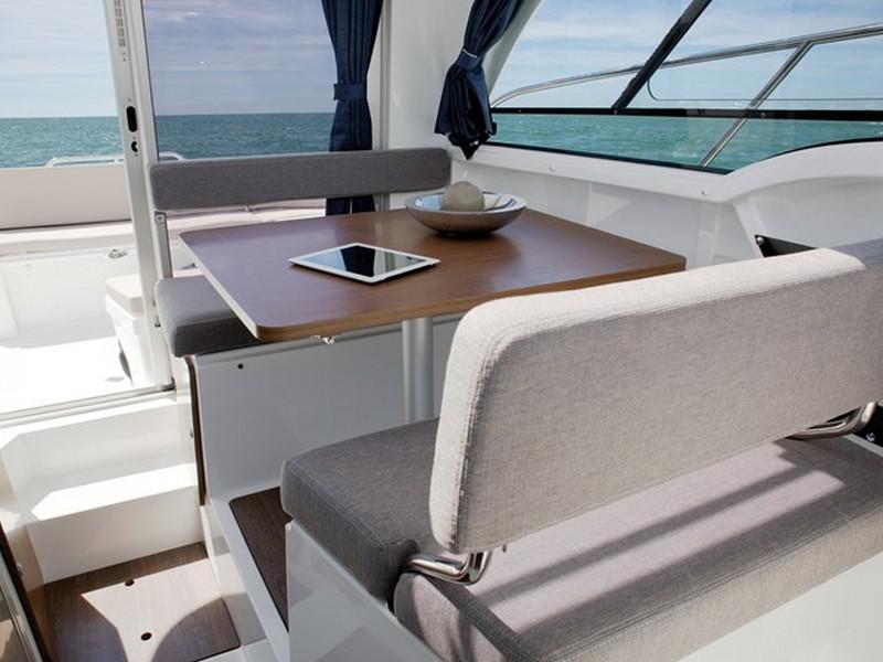 Book yachts online - motorboat - Beneteau Antares 8 OB - ZDRAVKO - rent