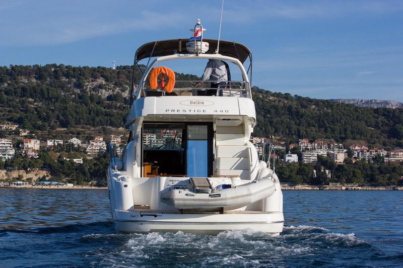 Book yachts online - motorboat - Jeanneau Prestige 440 - BIOFARM - rent